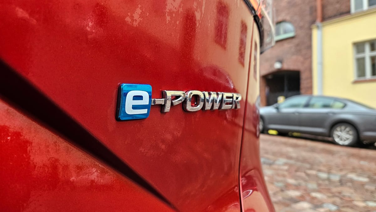 Rinnakkais- ja sarjahybridin ero – mikä hybridityyppi sopii sinulle parhaiten?