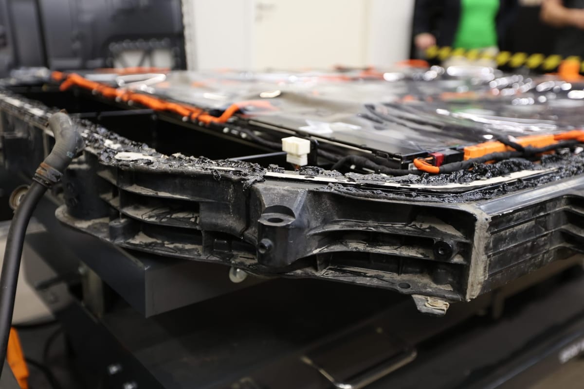 Sähköauton akuston lisäsuojaus: Järkevä turva Suomen talveen vai kallis virhe?