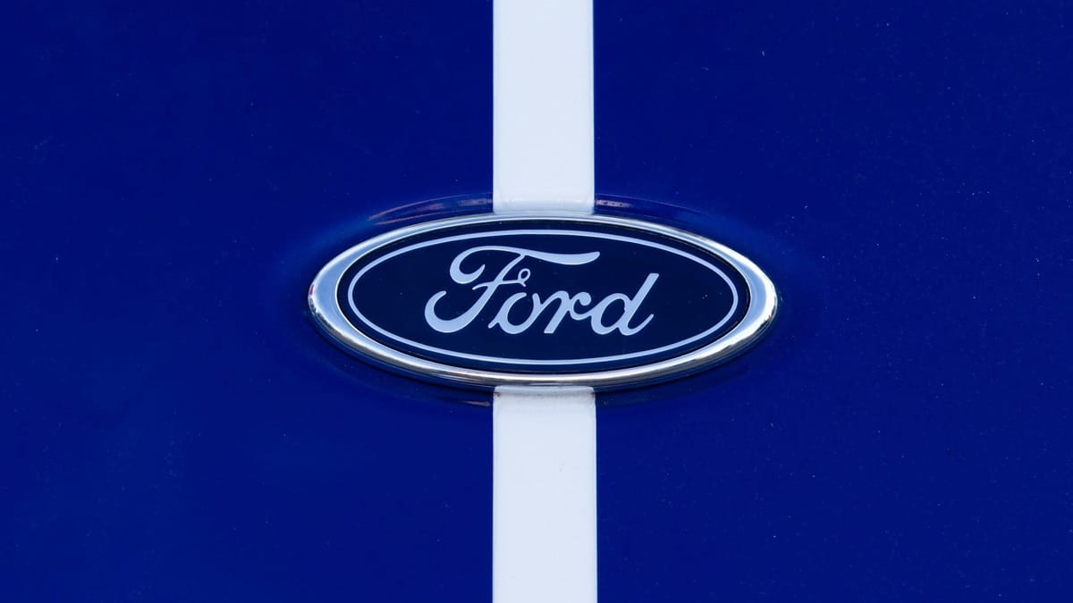 Fordin sähköstrategia uusiksi: Miljardien alaskirjaukset, lisää hybridejä ja akkuja konesaleihin