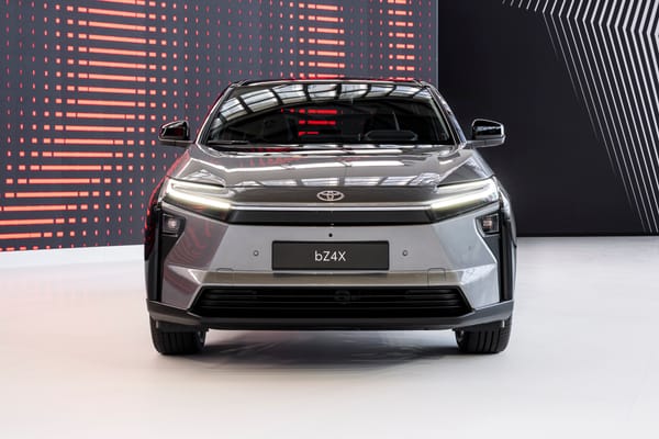 Uudistunut Toyota bZ4X saapuu – nyt enemmän potkua, nopeampaa latausta ja pidempi toimintamatka!