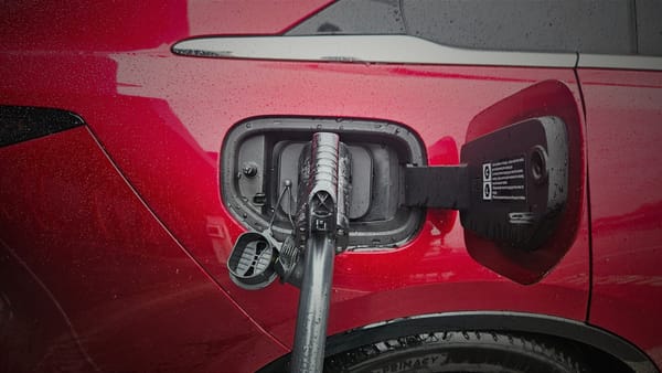 Sähköistyminen: Enemmän kuin pelkkä voimanlähde – Analyysi suomalaisesta autoilun murroksesta