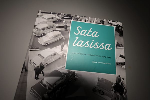 KIRJA-ARVIO: Sata lasissa – Kun Suomi nousi pyörilleen (ja maksoi siitä verot)