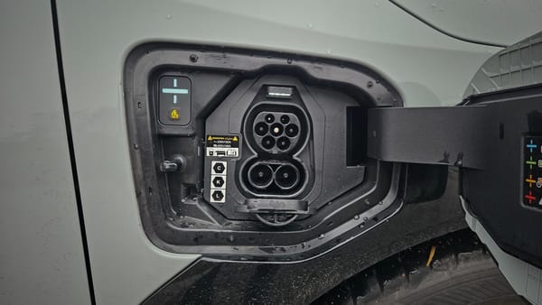 Suomen talvi ja sähköauto: Toimintamatka sulaa kuin voi kuumalla kiukaalla