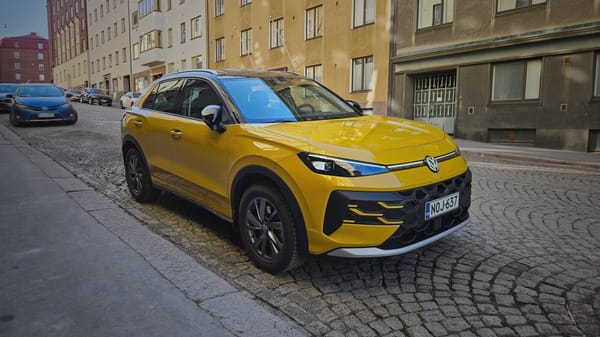 Ensifiilis: Volkswagen T-ROC 2026 – Suomalaisten suosikki uudistuu onnistuneesti