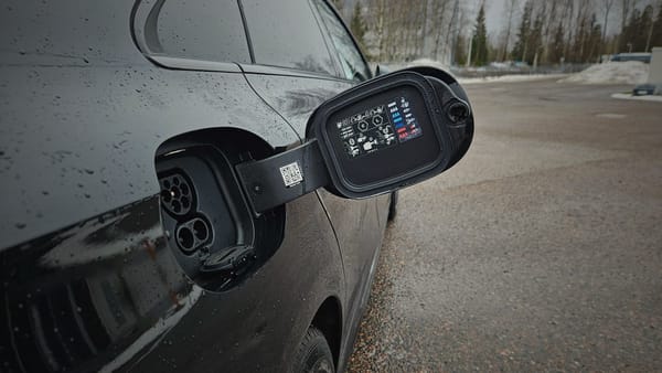 Sähköautojen hintasota 2026 – miksi uudet mallit ovat nyt halvempia kuin koskaan suomalaiselle autoilijalle?